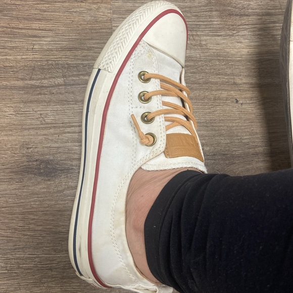 Converse Sneakers. Size 7. Leather laces! Super cute 🥰👟 - Picture 3 of 4